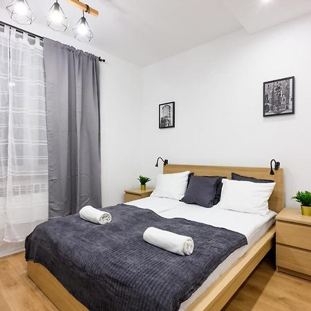 Cracow Rent Apartments - Spacious Apartments For 2-7 People In Quiet Area - Kolberga Street Nr 3 - 10 Min To Main Square By Foot Krakau Exterior foto